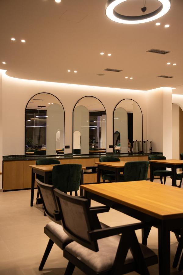 Colosseum Hotel Ksamil Exterior photo