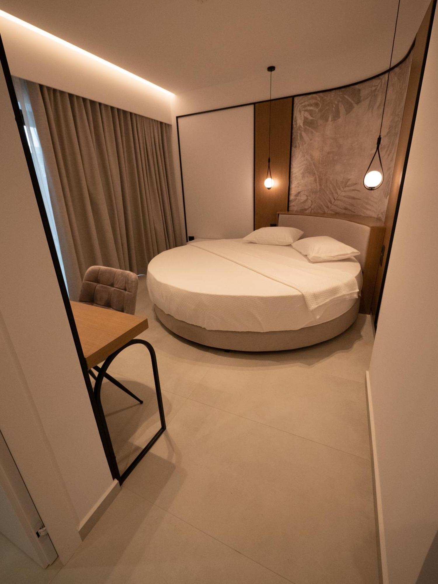 Colosseum Hotel Ksamil Exterior photo
