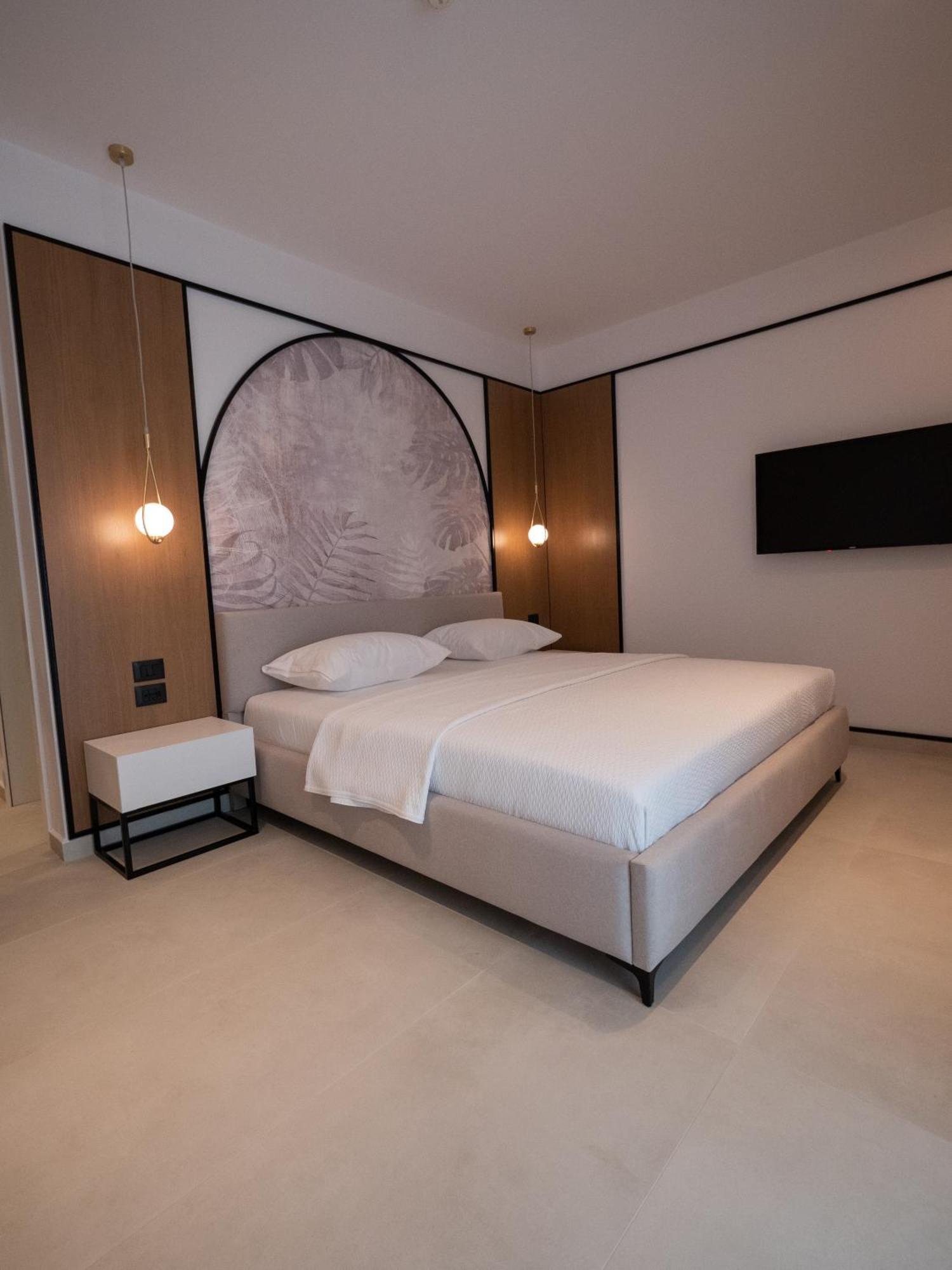 Colosseum Hotel Ksamil Exterior photo
