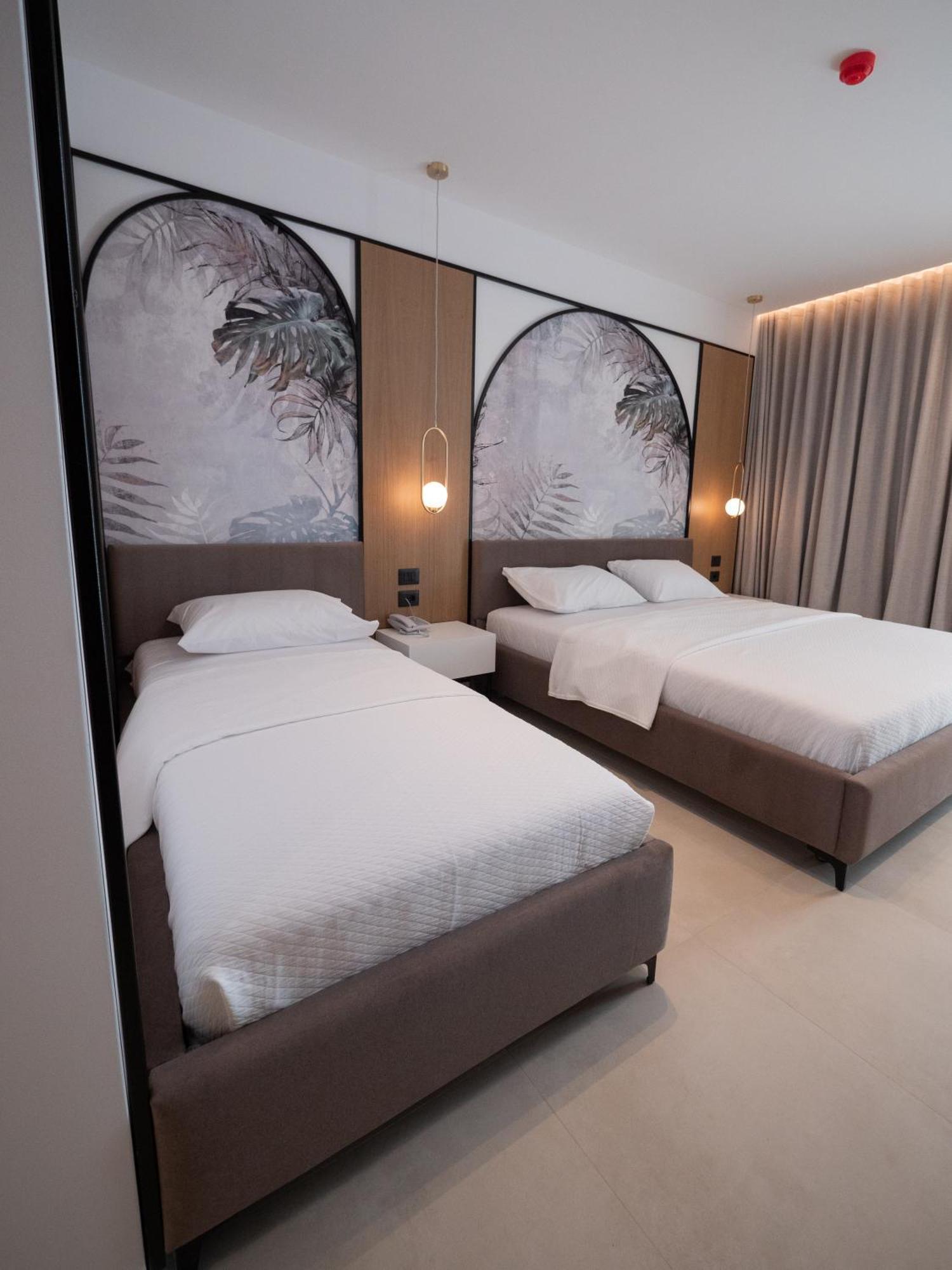 Colosseum Hotel Ksamil Exterior photo