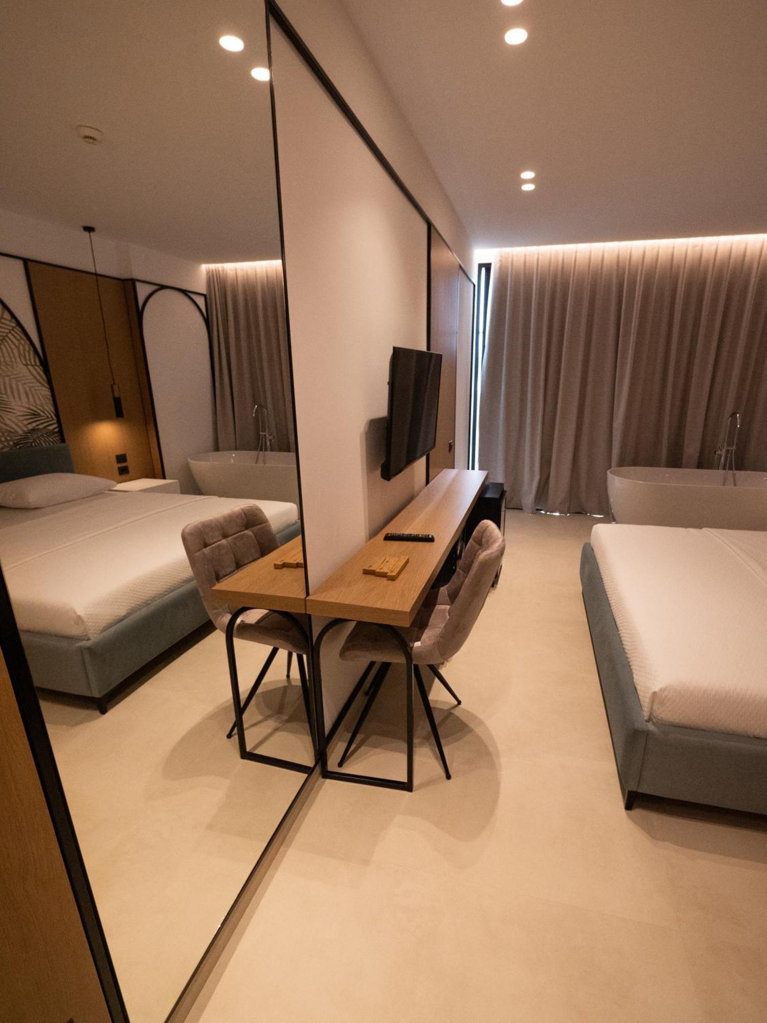 Colosseum Hotel Ksamil Exterior photo